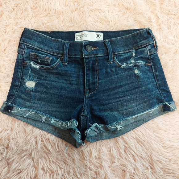 Abercrombie & Fitch Low Rise Distressed Jean Short - Size 00 w24 - Picture 1 of 12